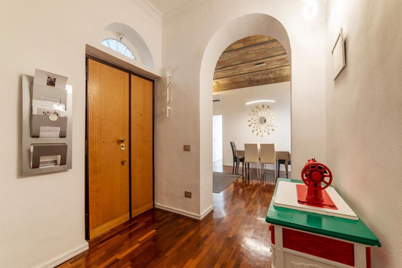 Fontana Di Trevi Design Apartment Рим Екстер'єр фото